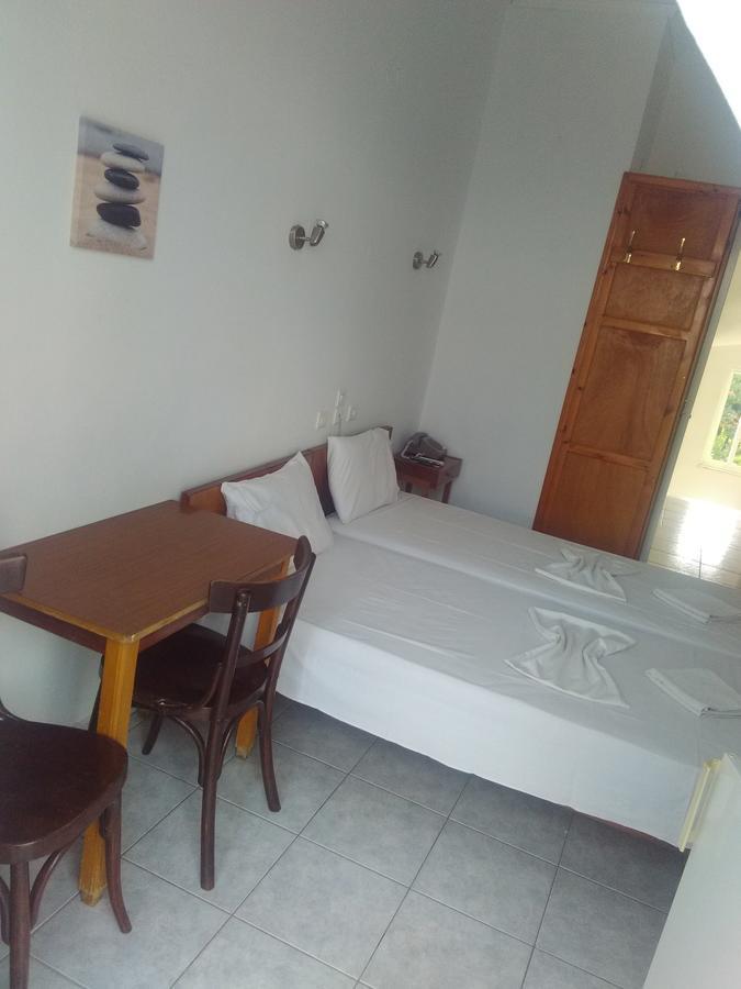 Alina Classic Hotel Loutra Aidhipsou Exteriör bild